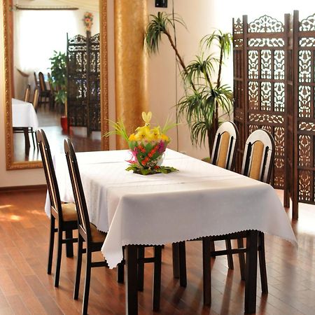 Hotel Restauracja Lorenzo Stopnica ภายนอก รูปภาพ