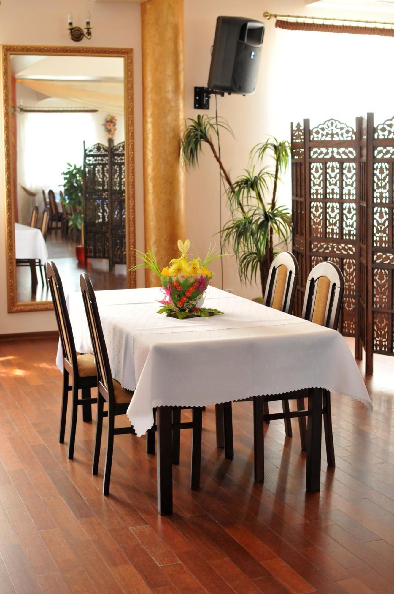 Hotel Restauracja Lorenzo Stopnica ภายนอก รูปภาพ
