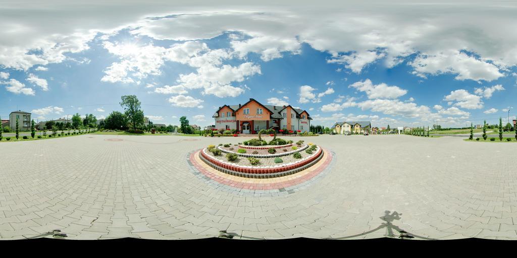 Hotel Restauracja Lorenzo Stopnica ภายนอก รูปภาพ