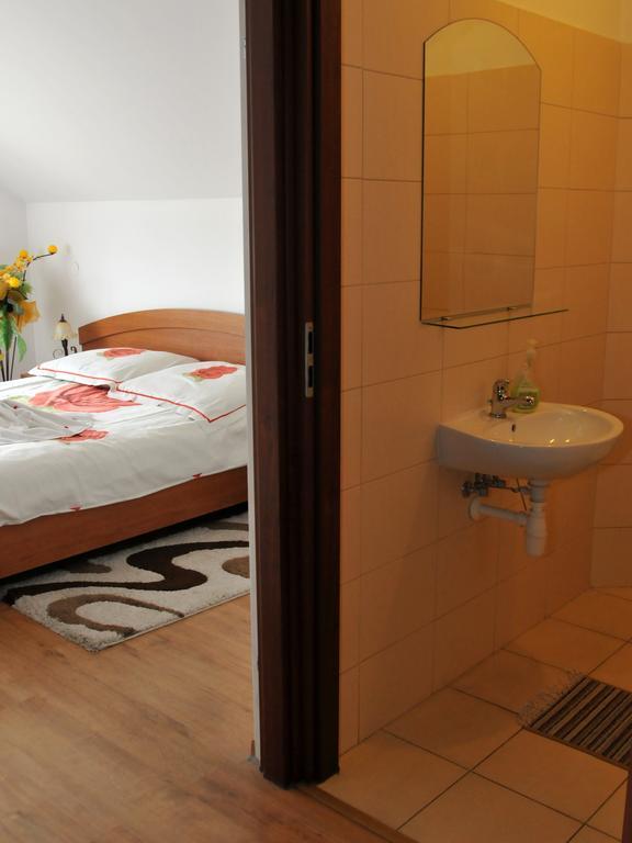 Hotel Restauracja Lorenzo Stopnica ภายนอก รูปภาพ