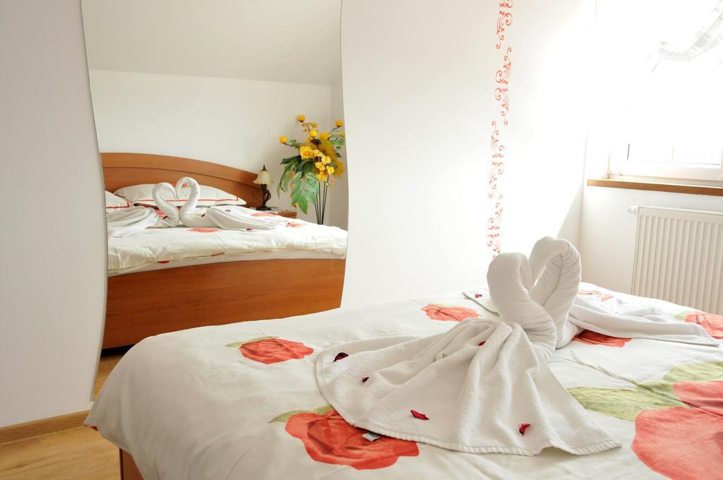 Hotel Restauracja Lorenzo Stopnica ภายนอก รูปภาพ