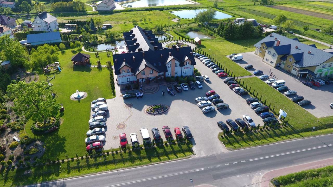 Hotel Restauracja Lorenzo Stopnica ภายนอก รูปภาพ